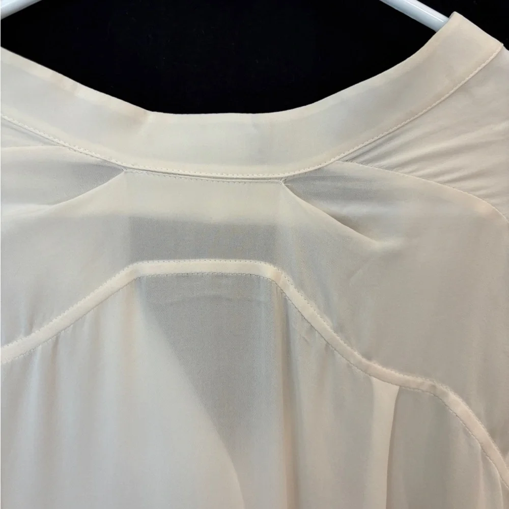 Vince 100% Silk Cream Women's LS Blouse Size Medium RN #106730 Oversized - Picture 6 of 8